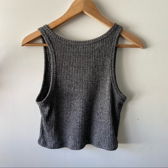 *SOLD* AE Ribbed V Neck Grey Crop Top Large - Picture 4 of 6